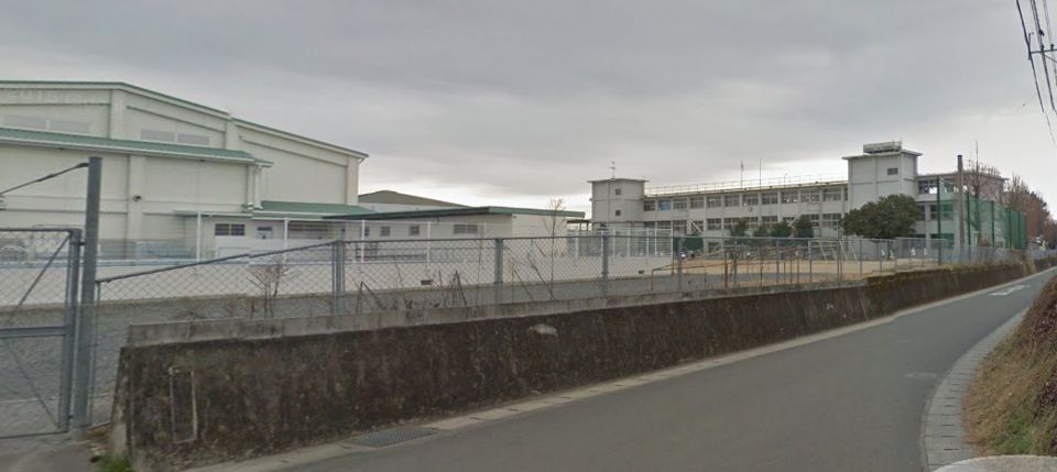 近くの玉名市立玉名町小学校まで98m(徒歩2分)