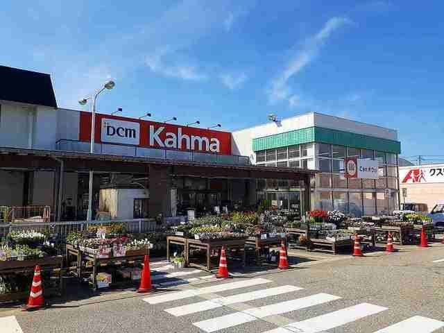 近くのDCMカーマ砺波店まで1,136m（徒歩15分）