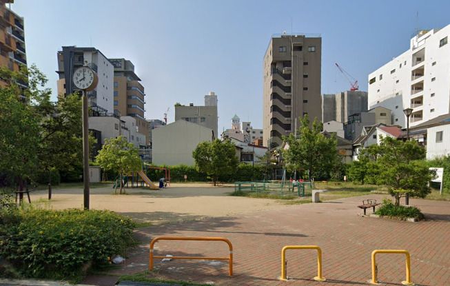 近くの幸町西公園まで720m（徒歩9分）