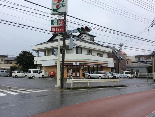 近くのセブンイレブン松戸六実1丁目店まで638m(徒歩8分)