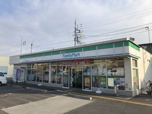 近くのファミリーマート 京田辺三山木店まで390m（徒歩5分）