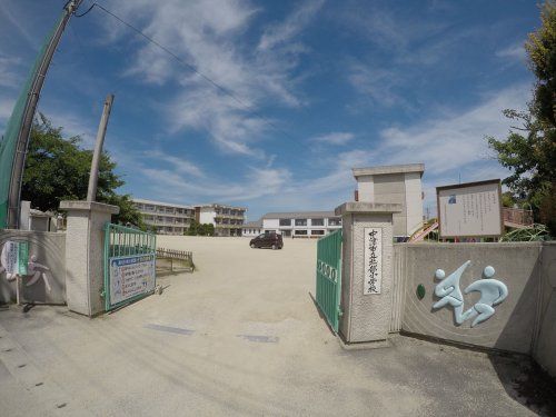 近くの中津市立北部小学校まで1,390m（徒歩18分）