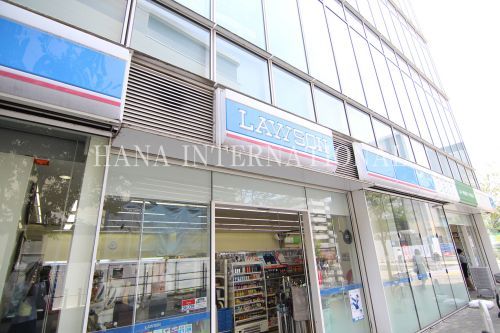 近くのローソン 調布小島町二丁目店まで617m（徒歩8分）