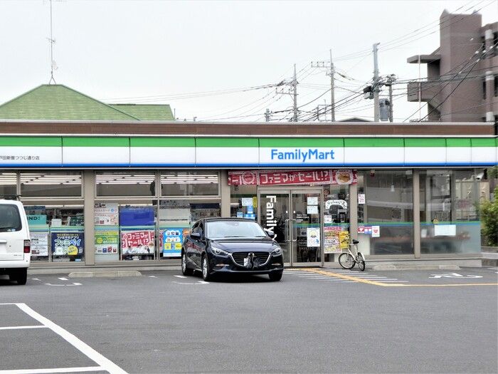 近くのファミリーマート 戸田新曽つつじ通り店まで564m（徒歩8分）