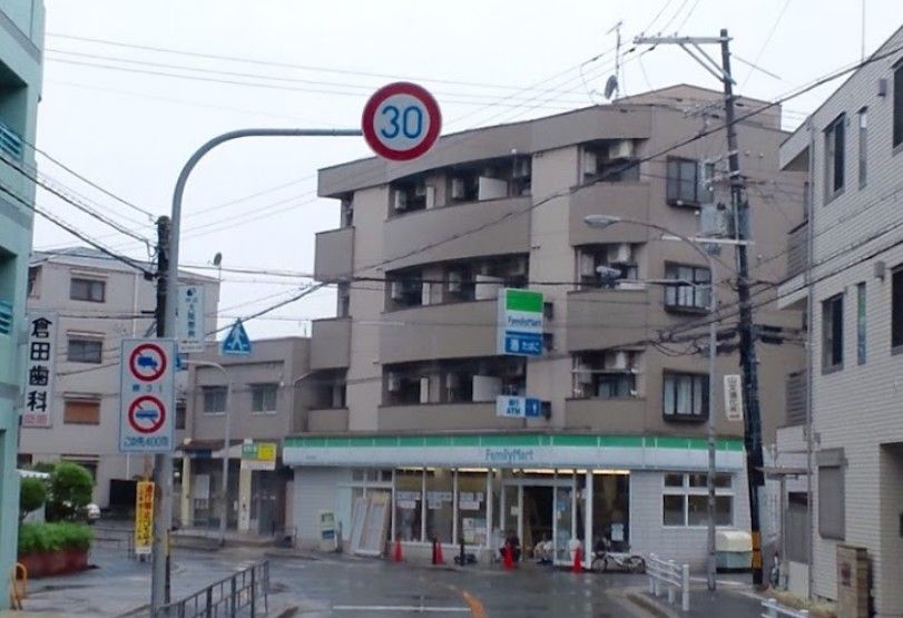 近くのファミリーマート 小浦下新庄店まで526m（徒歩7分）
