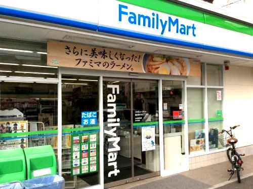近くのファミリーマート横浜西神奈川三丁目店まで384m（徒歩5分）