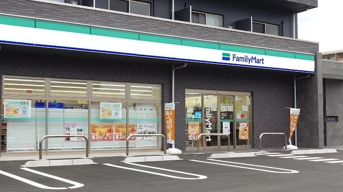 近くのファミリーマート 大津北大路店まで180m(徒歩3分)