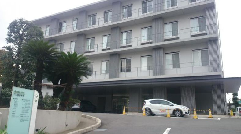 近くに亀田病院あり
