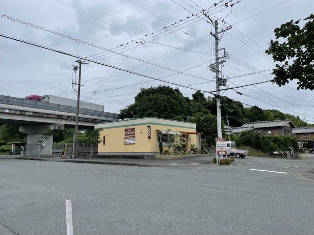 近くに施設あり