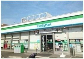 ファミリーマートまで700m
