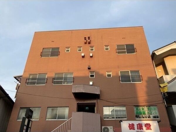 足立ビルの外観画像