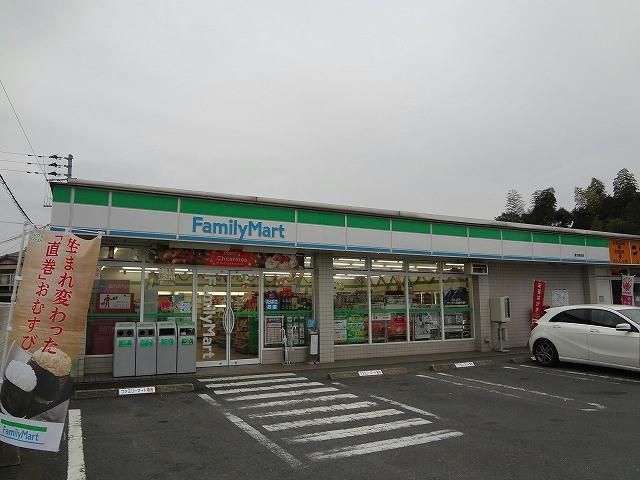 ファミリーマート／直方感田店 (450m)