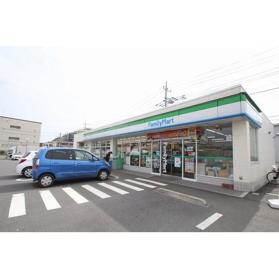 コンビニ「ファミリーマート厚木長谷店まで512m」