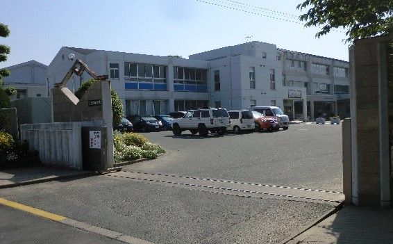 赤間小学校(1300m)