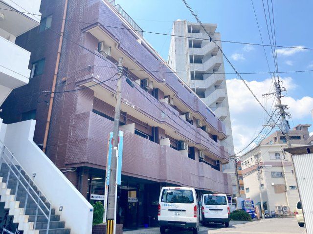高ビルの外観
