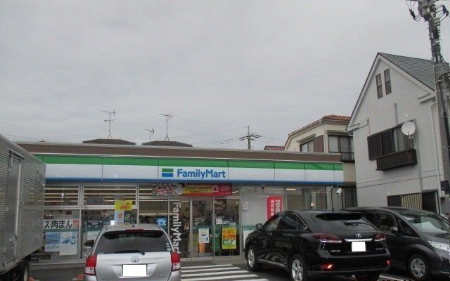 ファミリーマートまで1000m