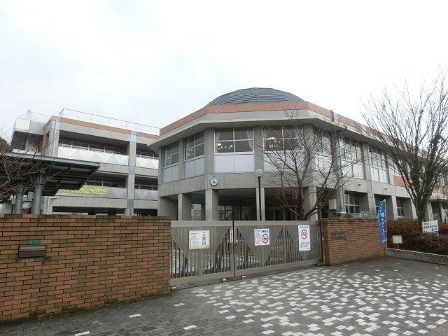 星ヶ丘小学校(230m)