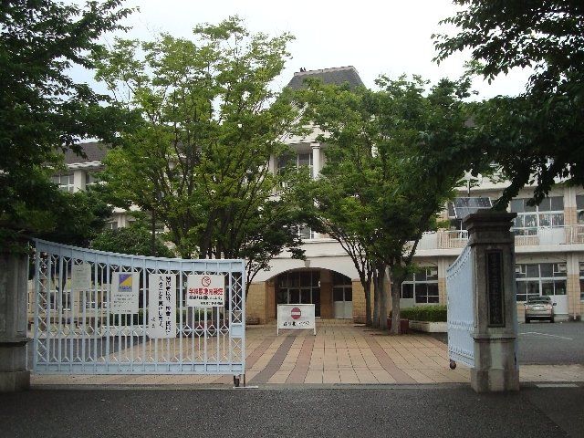 その他「富士市立岩松北小学校まで1098m」