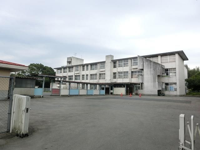 中泉小学校(220m)