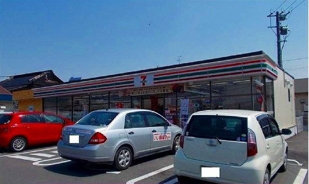 セブンイレブンまで900m