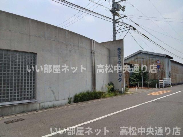 近くに施設あり