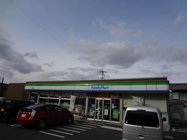 ファミリーマート／八幡香月西店 (330m)