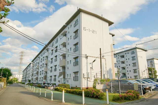 UR滝山1-21号棟404号室の外観画像