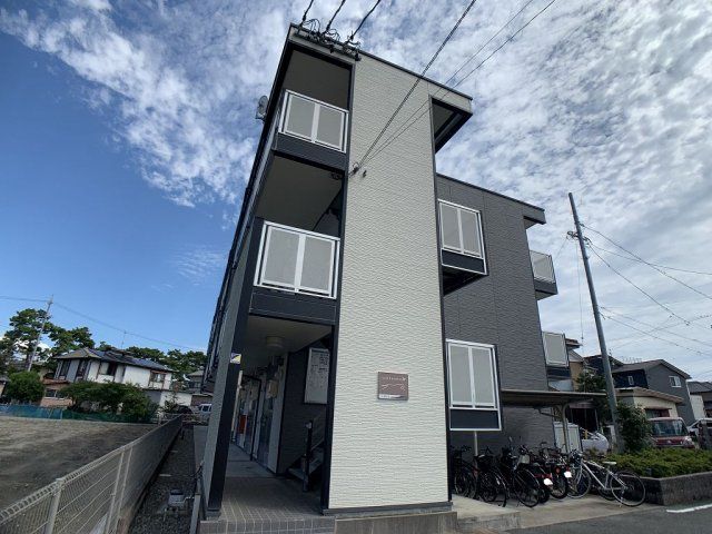 レオパレスチェリービレッジの外観画像