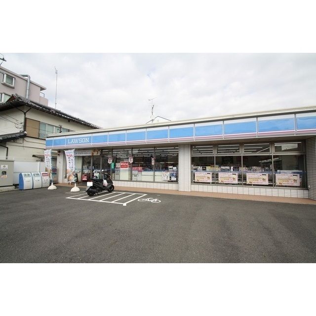 コンビニ「ローソン厚木妻田南1丁目店まで400m」