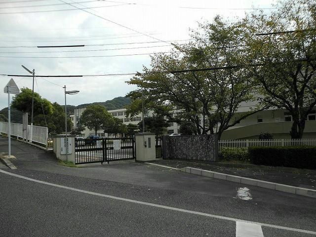 中間市立中間北小学校(800m)