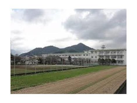 長尾小学校(180m)
