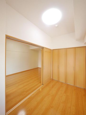 サンリブ黒崎店 (180m)