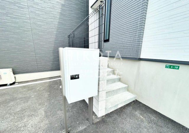 ローソン八幡東鳴水三丁目店(290m)