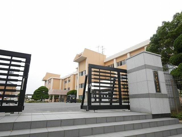 芦屋町立芦屋中学校(940m)