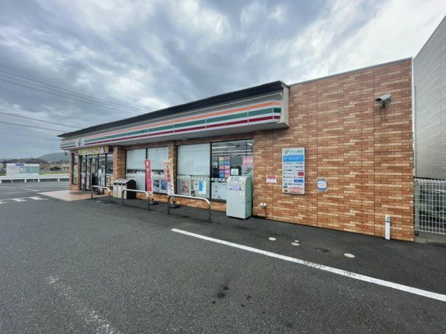 セブンイレブン小倉くさみ店(610m)