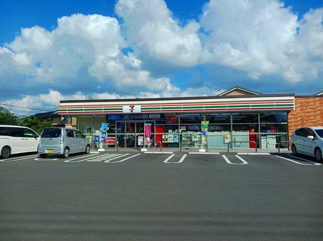 セブンイレブンまで700m