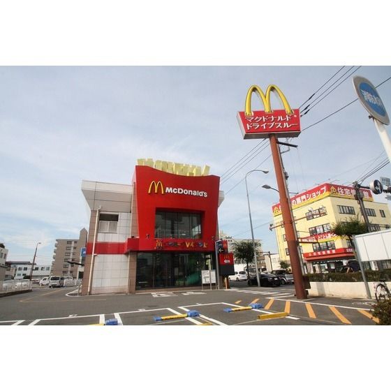 飲食店「マクドナルド246厚木店まで233m」