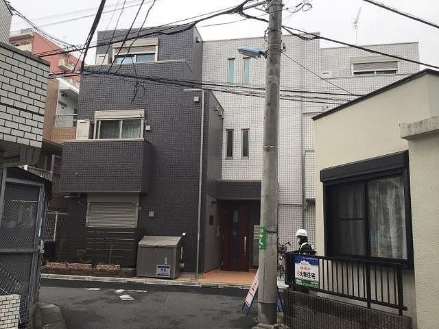 クイーン ローズの外観画像