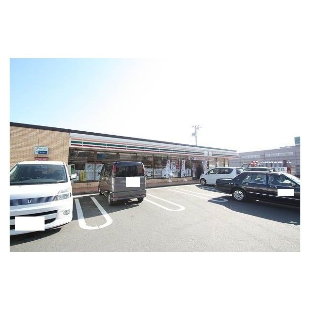 コンビニ「セブンイレブン厚木戸室1丁目店まで300m」