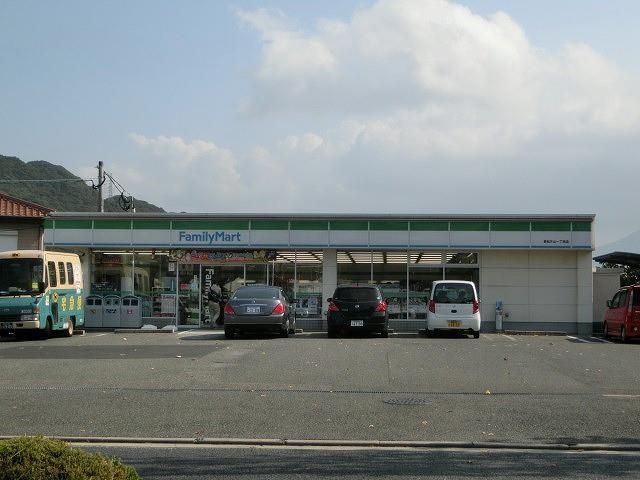ファミリーマート／若松鴨生田店 (530m)