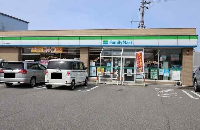 近くに施設あり