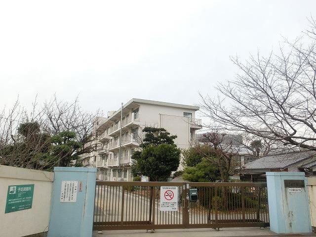 八児小学校(960m)