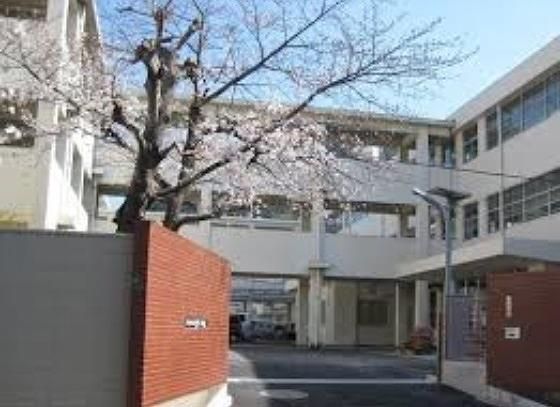 富野小学校(180m)