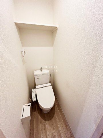 マツモトキヨシコムシティ店 (260m)
