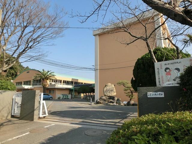 芦屋町立山鹿小学校(1800m)