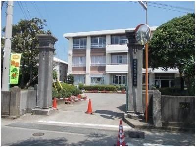 板野東小学校まで1600m