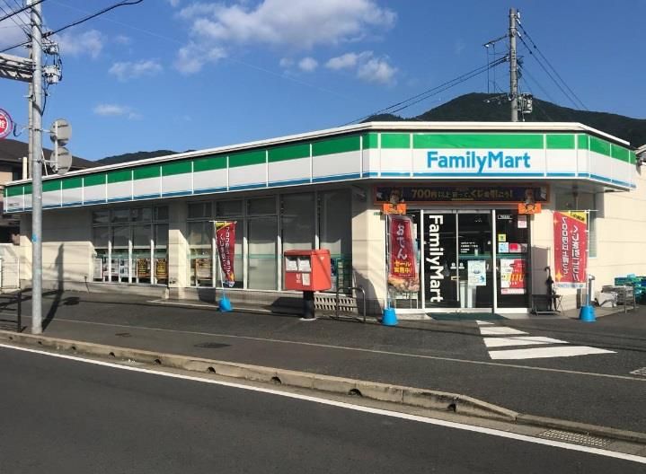 ファミリーマート小倉重住二丁目店(300m)