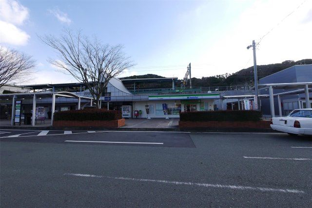 ファミリーマートJR海老津駅店(1970m)