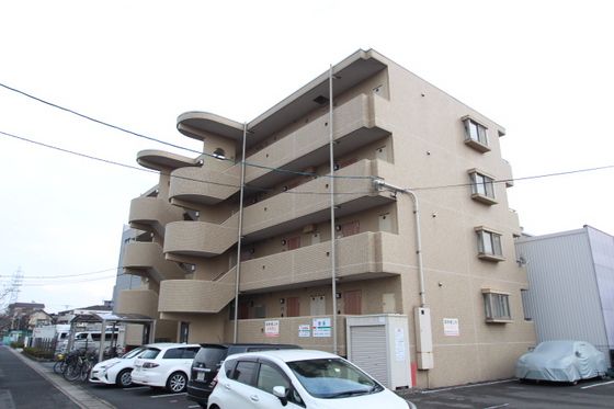West Court Bの外観画像
