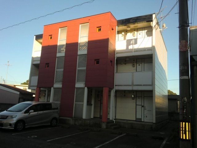 レオパレスラフィネ 丸山の外観画像